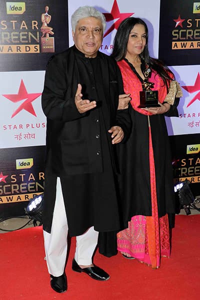 Shabana Azmi and Javed Akhtar on the red carpet during Star Screen Awards 2016
