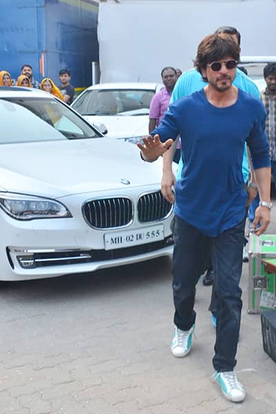 Shah Rukh Khan in blue will make you go weak in the knees