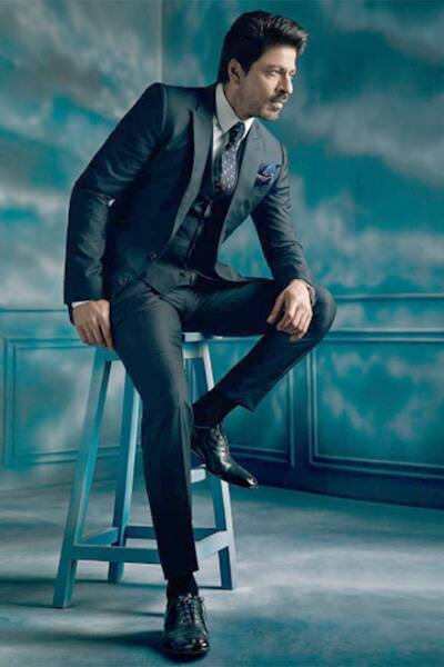 Shah Rukh Khan is 51, really? Doesn't look so!