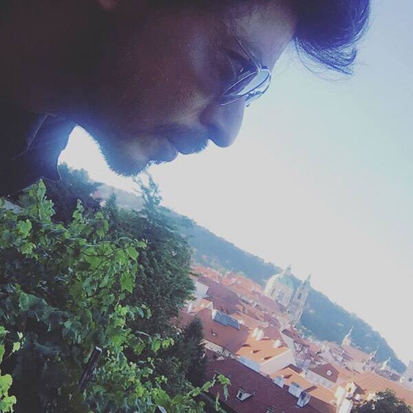 Shah Rukh Khan snapped in Prague while shooting for ‘The Ring’