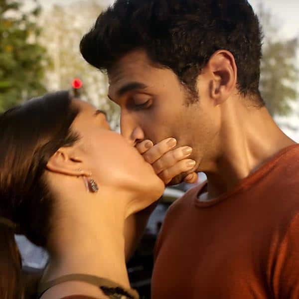 Shraddha Kapoor and Aditya Roy Kapur recreate the popular Tamil scene