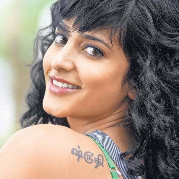 Shruti Haasan flaunting her tattoo