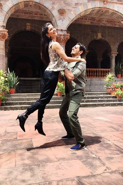 Sidharth and Katrina promoting Baar Baar Dekho in Indore