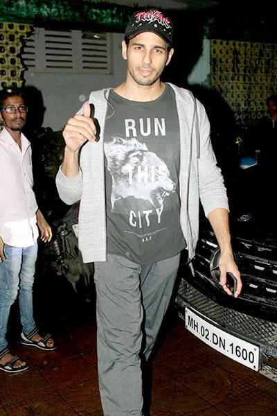 Sidharth Malhotra spotted in Bandra, Mumbai