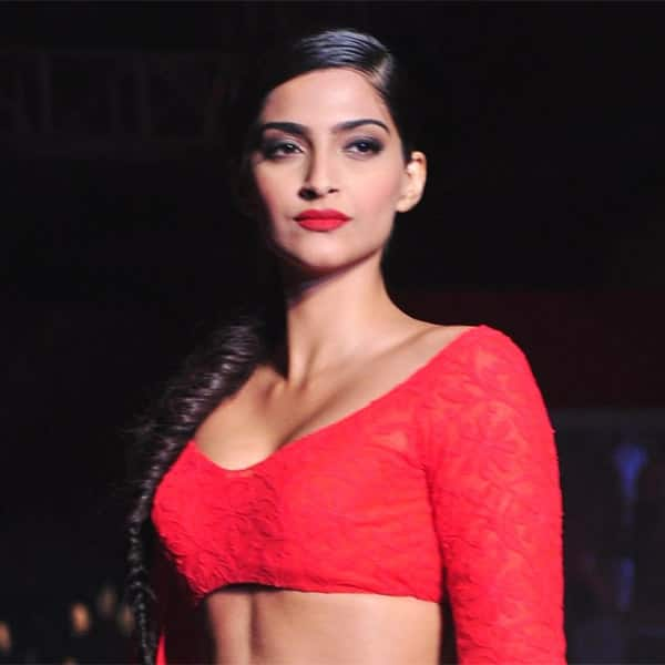 Inderjeet Singh Bollywood Sonam Kapoor Hot Sexy Photos