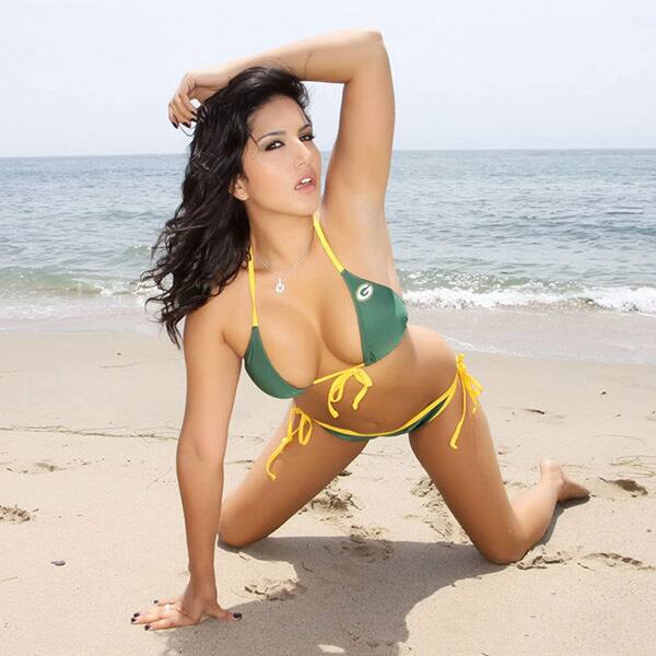 Shamita Shetty Hot Bikini Snap 22