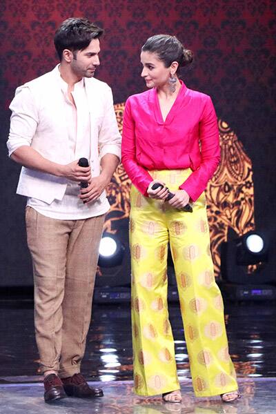 This picture of Varun Dhawan and Alia Bhatt is cuteness overloaded