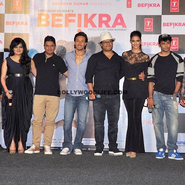 Tiger Shroff and Disha Patani with team of Befikra