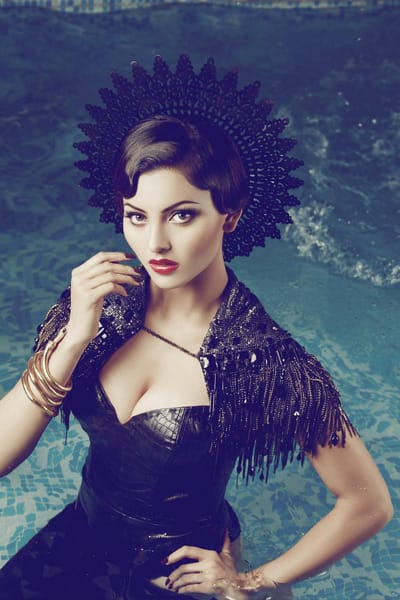 Urvashi Rautela flaunts her cleavage in this HD picture