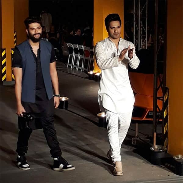 Varun Dhawan definitely mesmerised the audience present at the Lakme Fashion Week 2017