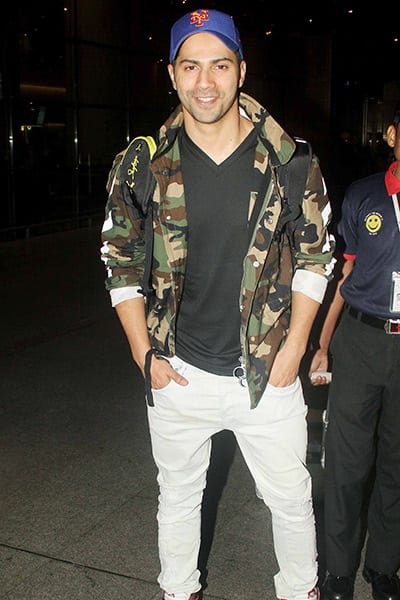 Varun Dhawan posing at Mumbai airport