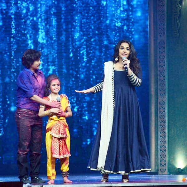 Vidya Balan on sets of Super Dancer for Kahaani 2 promotions