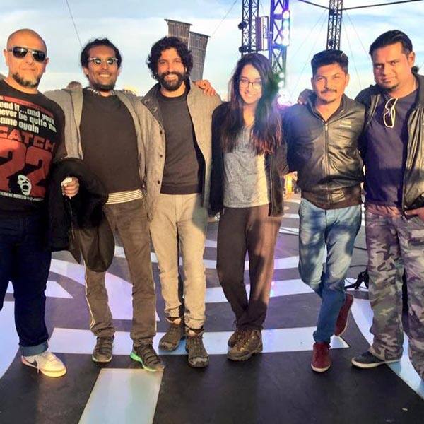 Vishal Dadlani, Farhan Akhtar and Shraddha Kapoor on Rock On 2 sets