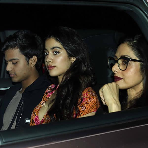 5 pics of Jhanvi Kapoor looking MADLY in love with her boyfriend