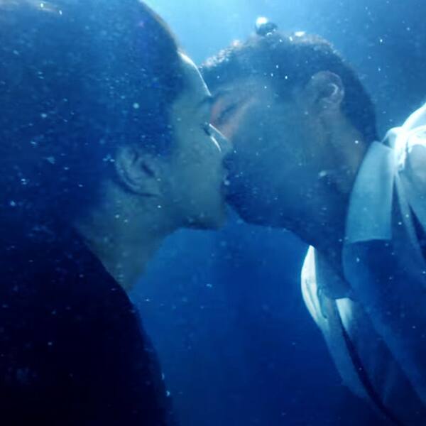 Whoa! Under water kissing between Aditya Roy Kapoor and Shraddha Kapoor definitely looks exciting
