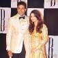 Aishwarya Rai Bachchan-Abhishek Bachchan greet Shahrukh Khan at&nbsp;4am!