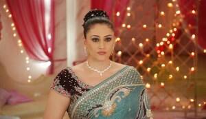 BADE ACCHE LAGTE HAIN: Eva Grover aka Niharika quits