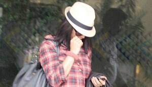 Why is Preity Zinta hiding her&nbsp;face?
