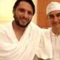 Aamir Khan meets Pakistani cricketer Shahid Afridi while on&nbsp;Hajj