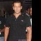 Salman Khan mobbed by 200 fans in&nbsp;Ireland