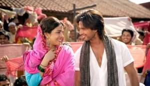 TERI MERI KAHAANI song: Humse pyaar kar le tu
