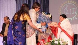 Amitabh Bachchan: Lata Mangeshkar is an incredible picture of humility and grace