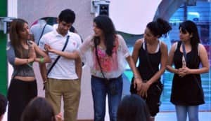 BIGG BOSS 5: Shonali Nagrani sheds tears all day!