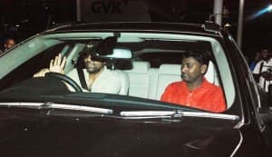 Shahrukh Khan and Juhi Chawla spotted at Mumbai airport