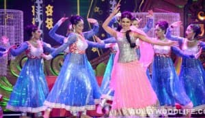 IIFA Awards 2012: Priyanka Chopra dances to Rekha’s songs! See pics