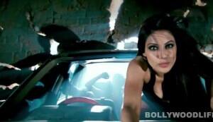 Why should Akshay Kumar be impressed with Esha Gupta?