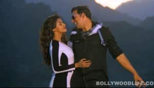 Khiladi 786 song Long drive: Akshay Kumar takes Asin for a spin in a Ferrari