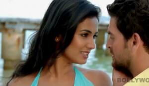 3G song Kaise bataoon: Neil Nitin Mukesh and Sonal Chauhan make out on a deserted beach!