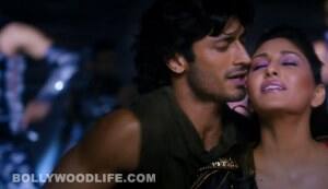 Commando song Loot jawaan: Beefy Vidyut Jamwal woos the hot Pooja Chopra!