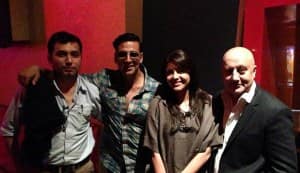 In Focus: Akshay Kumar bonds with Special 26 team!