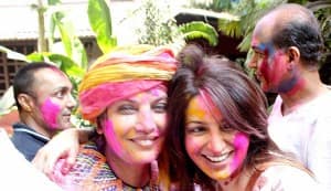 Ayushmann Khurrana, Kunaal Roy Kapur, Shabana Azmi, Raima Sen, Zoya Akhtar play Holi: View pics!