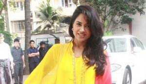 Lara Dutta’s plunging yellow