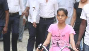 Shahrukh Khan goes for a cycle ride with daughter Suhana