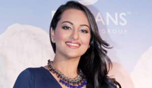 Sonakshi Sinha beats Parineeti Chopra & Diana Penty to star in Thuppakki remake