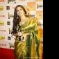 Creating waves with the&nbsp;sari!