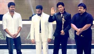 Shahrukh Khan gets Chevalier Sivaji Award from Kamal Haasan