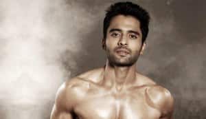 Why does Jackky Bhagnani show off his chaddis?