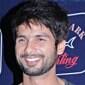 Shahid and Priyanka coochie-coo in the&nbsp;UK!