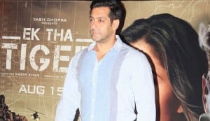 Salman Khan, PM Dr Manmohan Singh pay tribute to Dara Singh