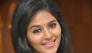 Anjali accuses stepmother and director Kalanjiyam of harassment