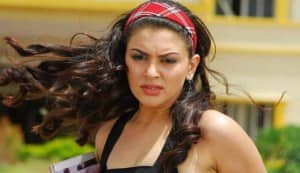 Hansika Motwani upset over theft on the sets of Settai!