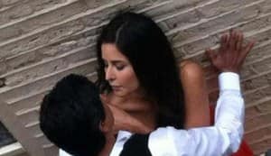 Is Shahrukh Khan cosying up to Katrina&nbsp;Kaif?