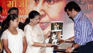 Asha Bhosle and Sachin Tendulkar show a glimpse of their rare bond!