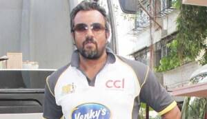 Sonakshi, Riteish, Aftab play cricket