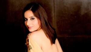 Pooja Gandhi goes&nbsp;semi-nude