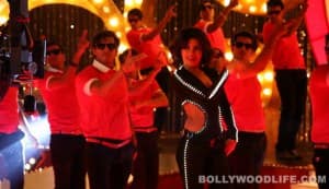 Babli badmaash making: Priyanka Chopra has a blast on the flashy sets of Shootout at Wadala!